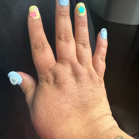Colorful Floral Nail Art - Picture 1 of 1